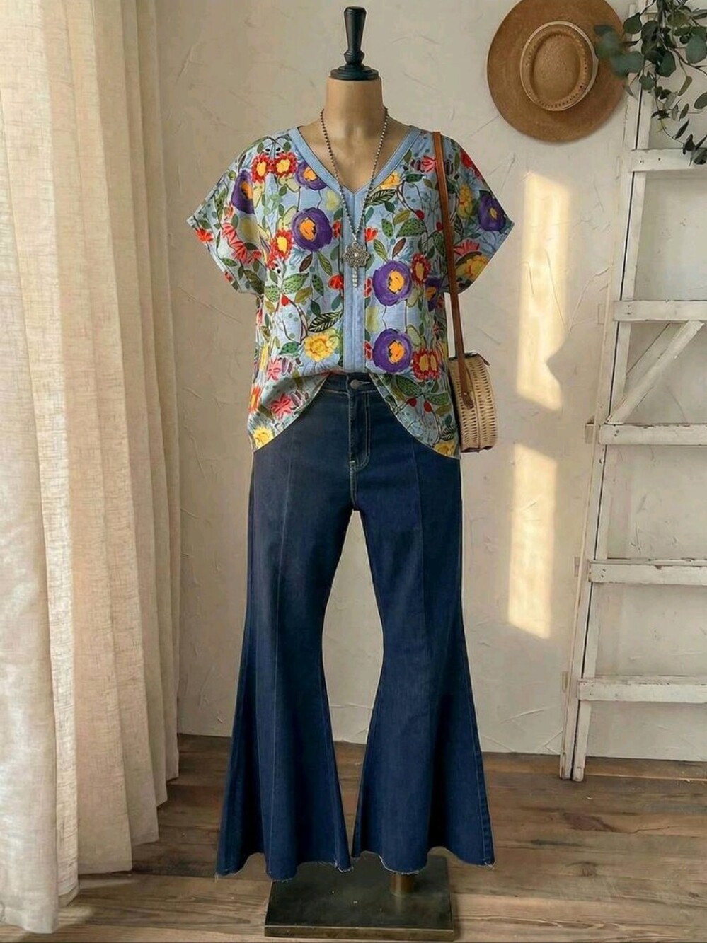 BRAND NEW ** Floral V-Neck Short Sleeve Top - Light Blue Floral